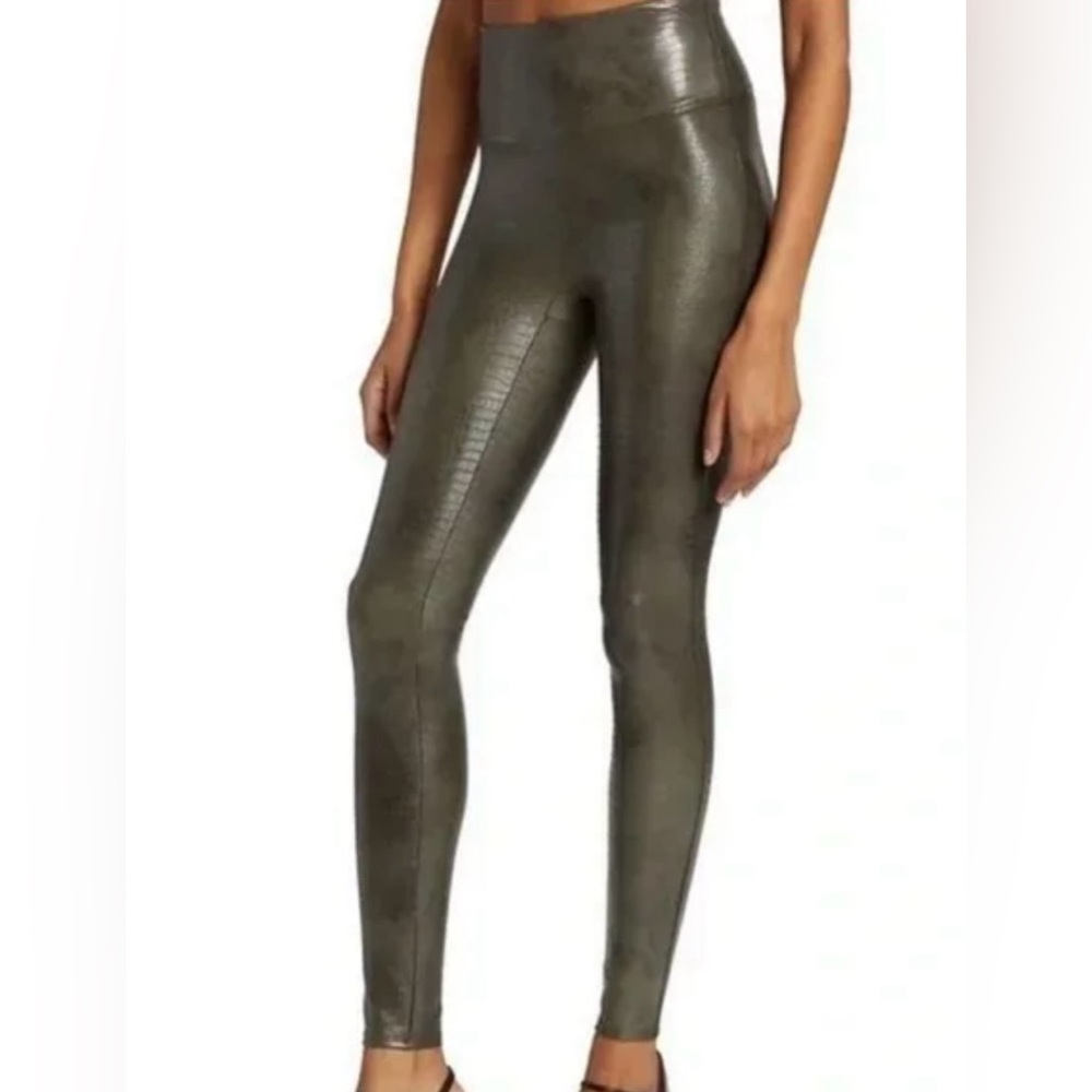 Spanx Faux Leather Croc leggings Wide Waistband no tags
In new condition